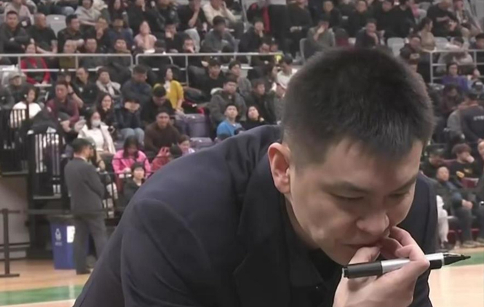 PP电子官方-18场比赛后，辽宁男篮为何输了10场？杨鸣变乖许多，昔日旧将复出|赵继伟|辽宁队|张陈治锋|山东男篮|李晓旭_新浪体育_新浪新闻